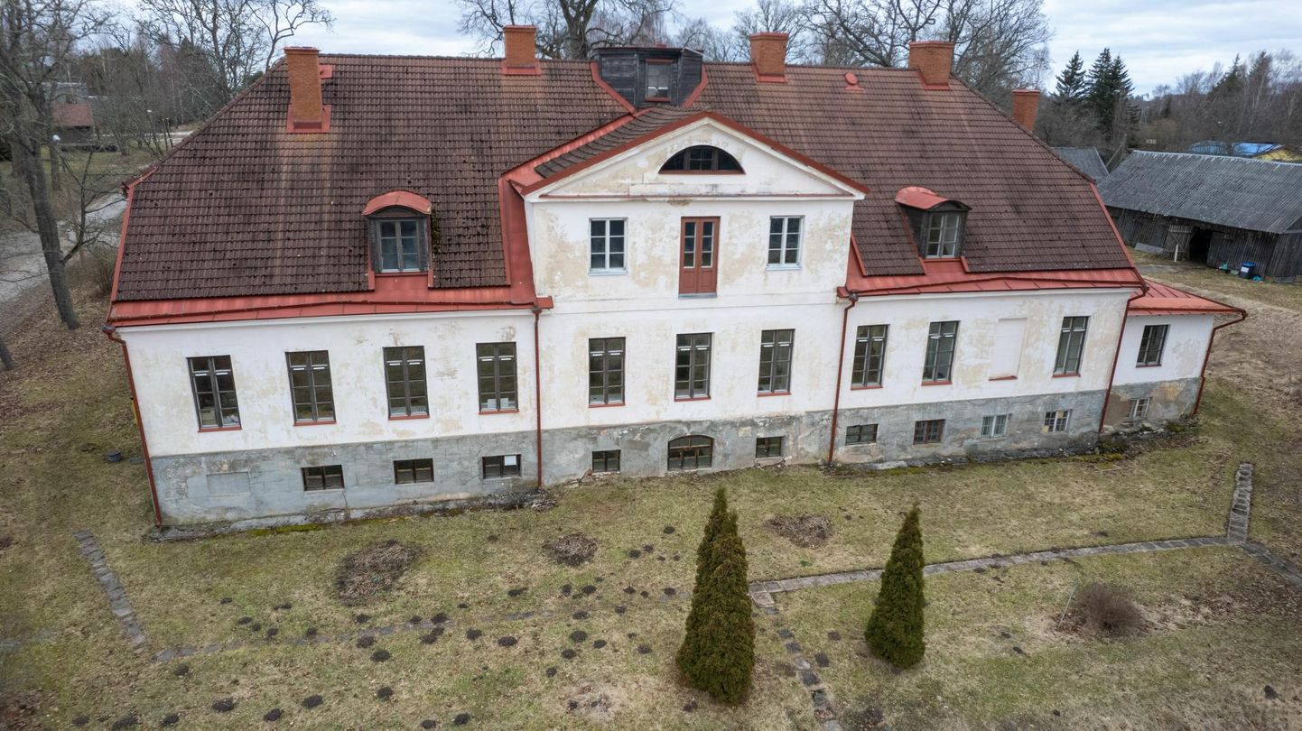 Vald andis Suislepa mõisa hoonestusõiguse lepinguga kohalikule mittetulundusühingule 2016. aastal ning tahab seda nüüd juba enam kui pool aastat endale tagasi.