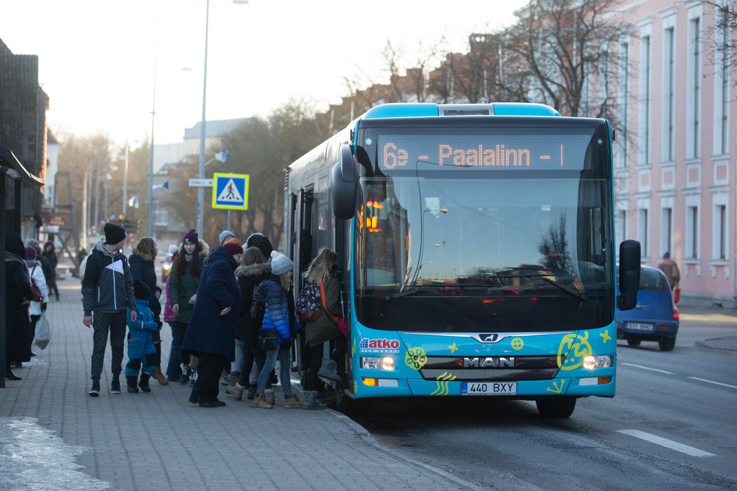 Marsruudil Männimäe - Paalalinn - Haigla - Paalalinn - Männimäe igal täistunnil väljuv buss nr 6 on maakonnas sõitjate arvult esirinnas.