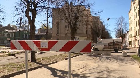 VIDEO ⟩ Grīziņkalna iedzīvotāji satraukti par jauno kārtību un sliktajām ietvēm