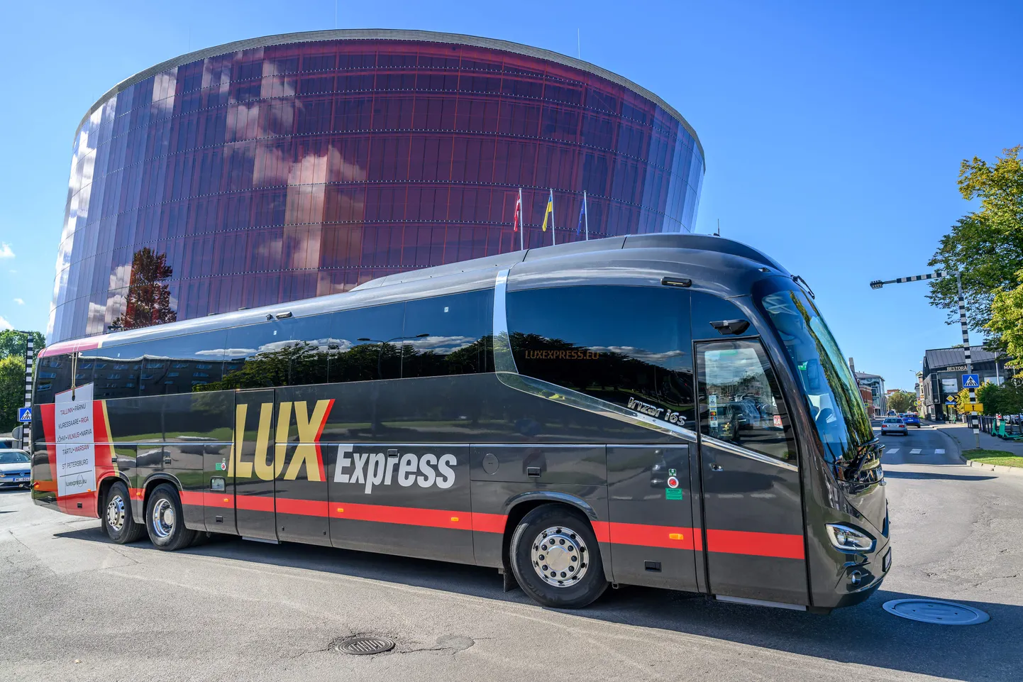 Автобус Lux Express в Лиепае