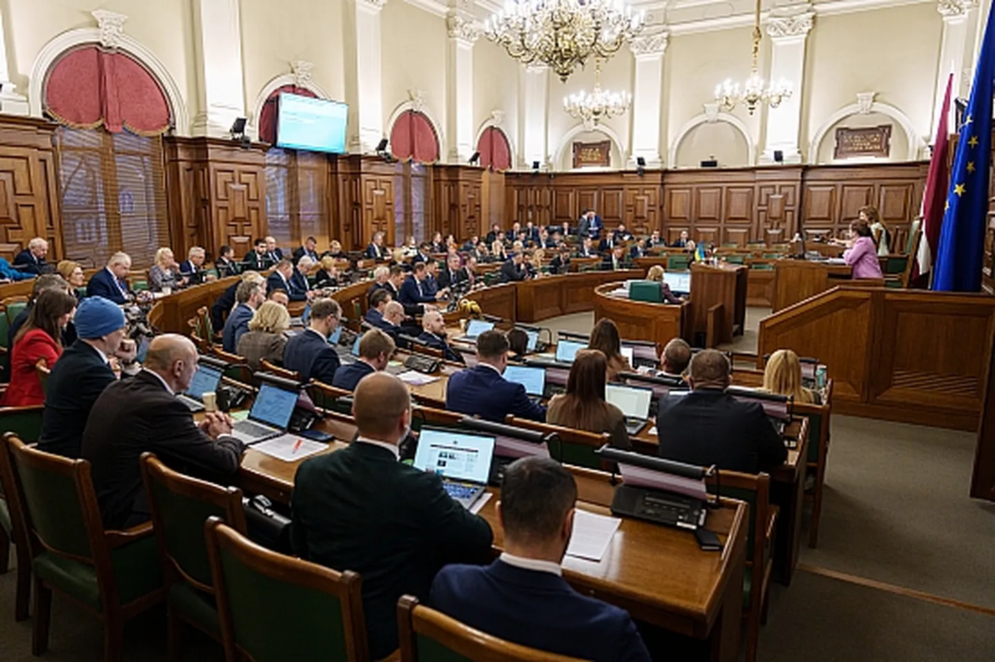Депутаты Сейма на заседании