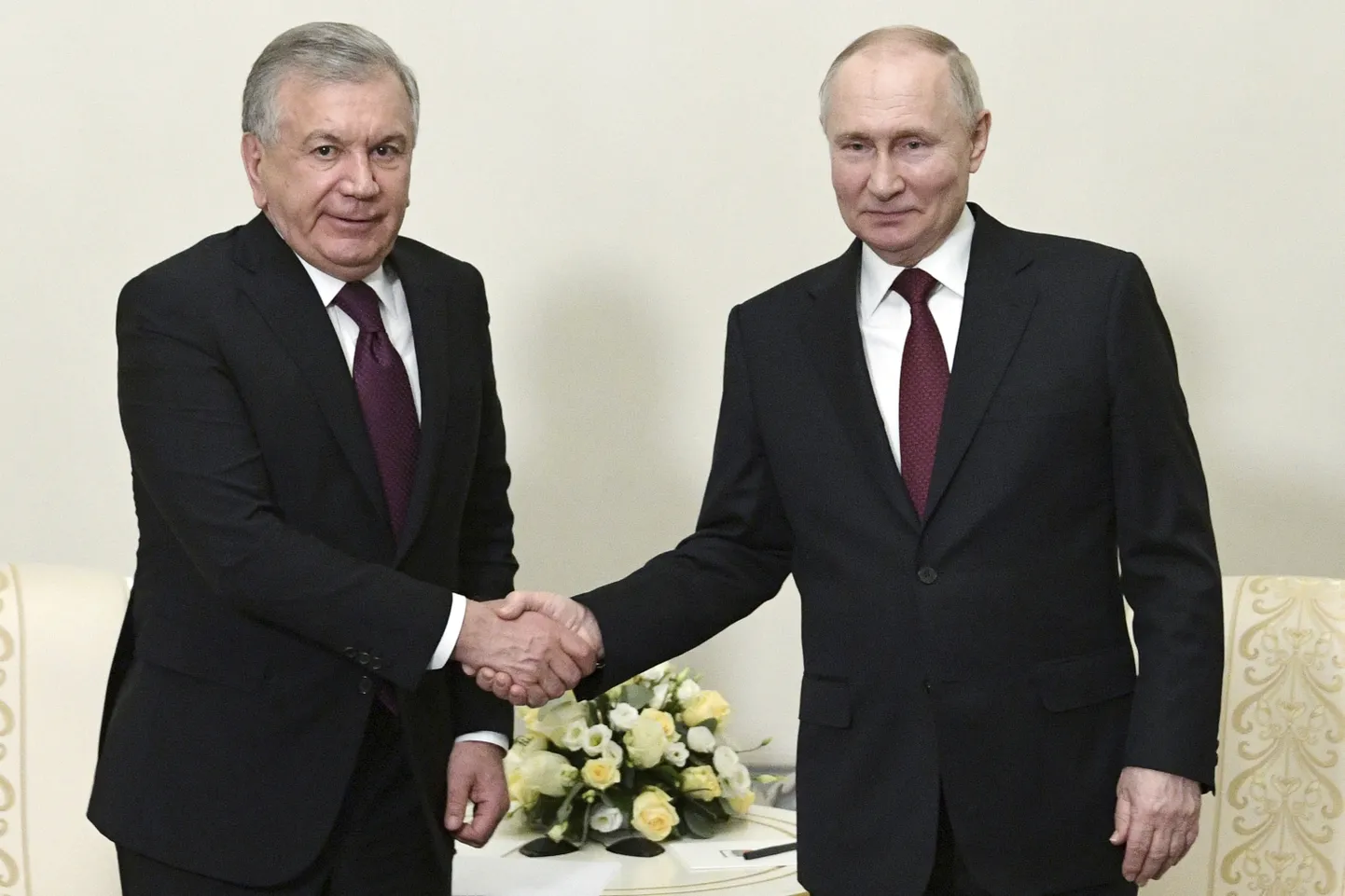 Venemaa president Vladimir Putin (paremal) kohtumisel Usbekistani presidendi Shavkat Mirziyoyeviga 26. detsembril 2023 Peterburis.
