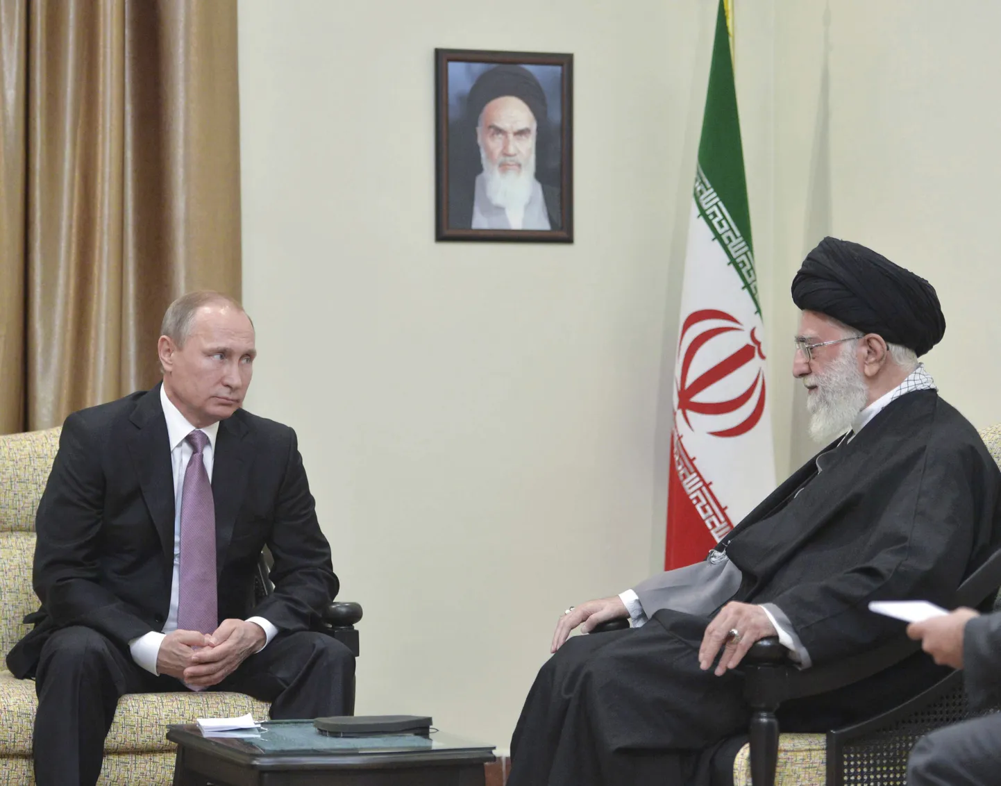 Vladimir Putin ja ajatolla Ali Khamenei.