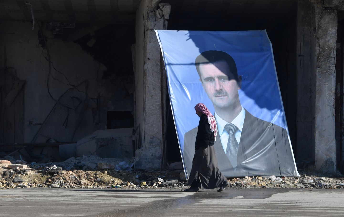 Süüria presidendi Bashar al-Assadi portree Aleppo tänaval.