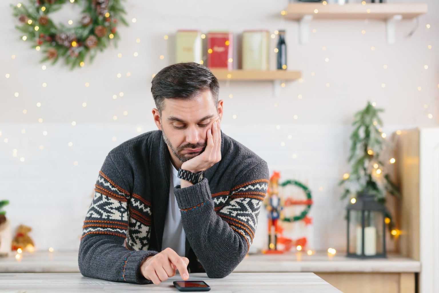 Sotsiaalmeediast võiks üksiolijad pühade ajal eemale hoida – liiga palju jõulupilte ei pruugi tuju heaks teha.