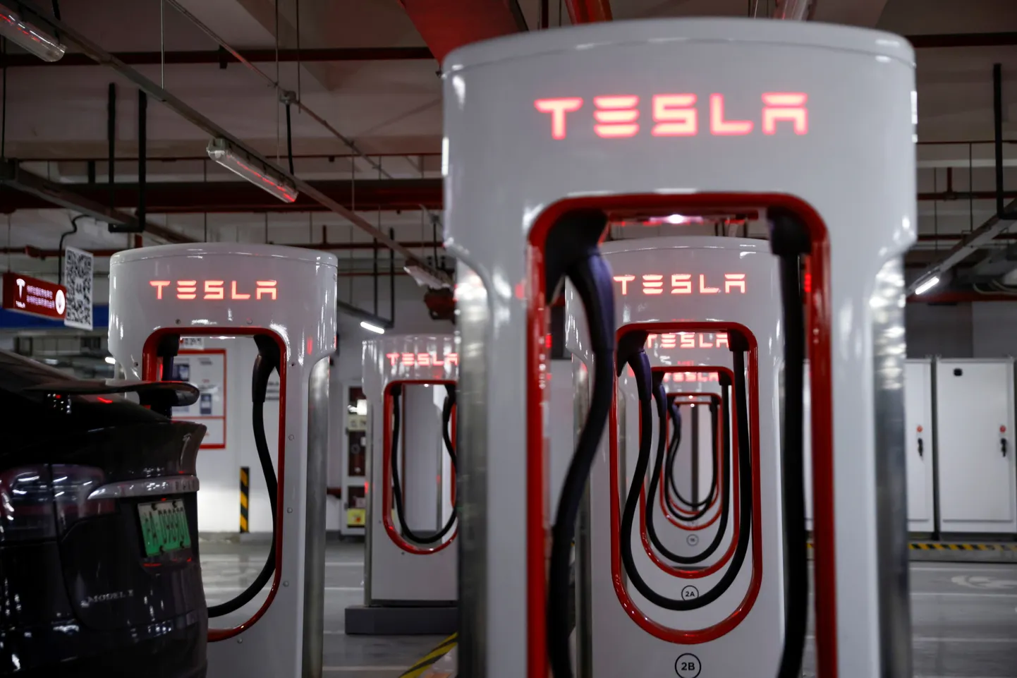 Tesla laadimisjaamad Shanghais.