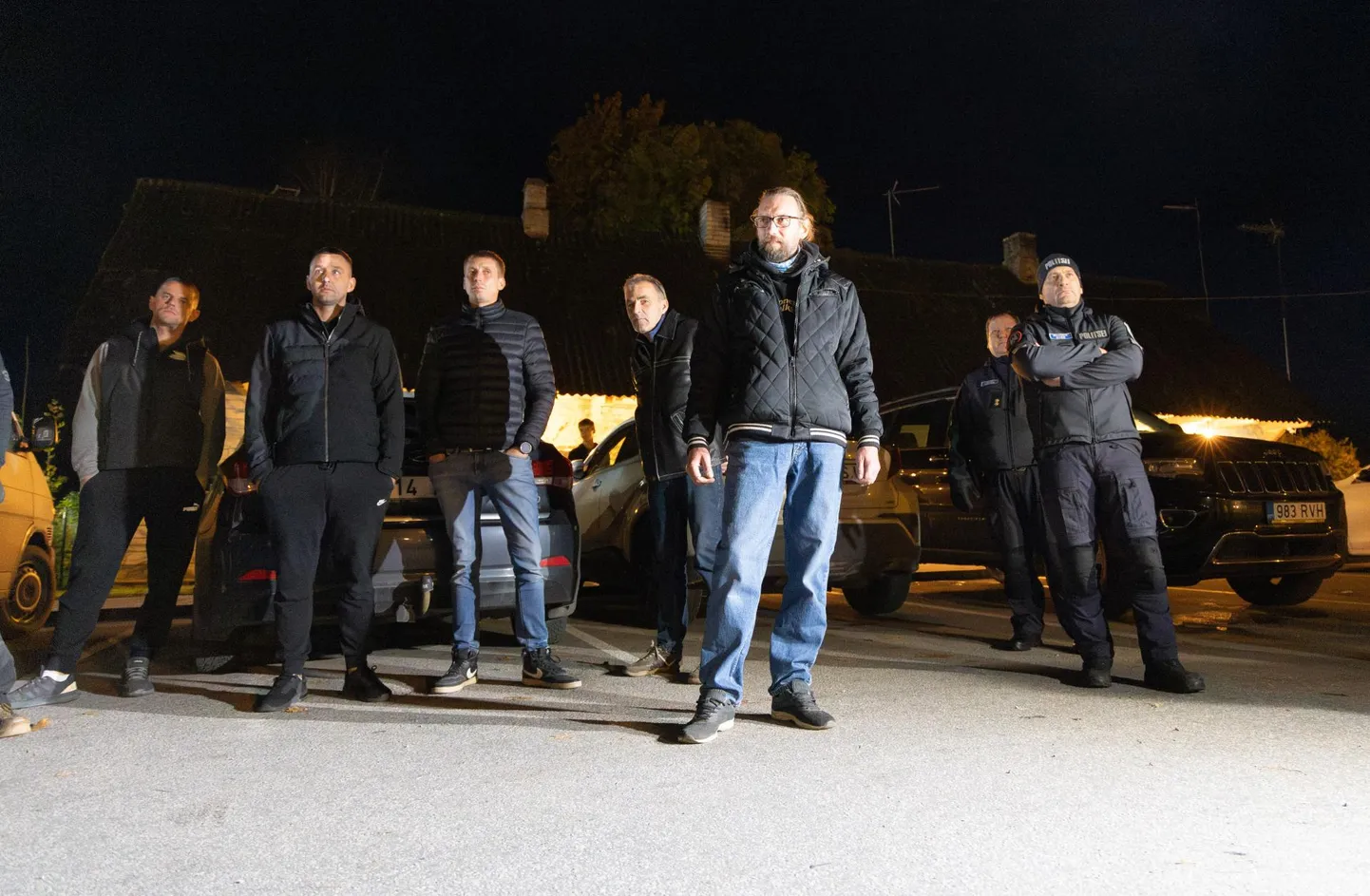 8. oktoobri õhtul kogunes hulk Mulgimaa mehi ja naisi Abja-Paluoja Coopi poe parklasse ning pani aluse vabatahtlikule öisele korravalvele. Nüüd võib öelda, et Valvsate Mulkide tegevus on turvalisuse loomisele jõudsalt kaasa aidanud.
