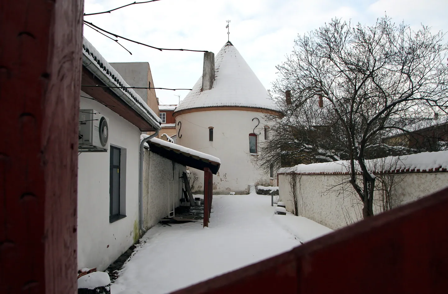 Punane torn Pärnus.