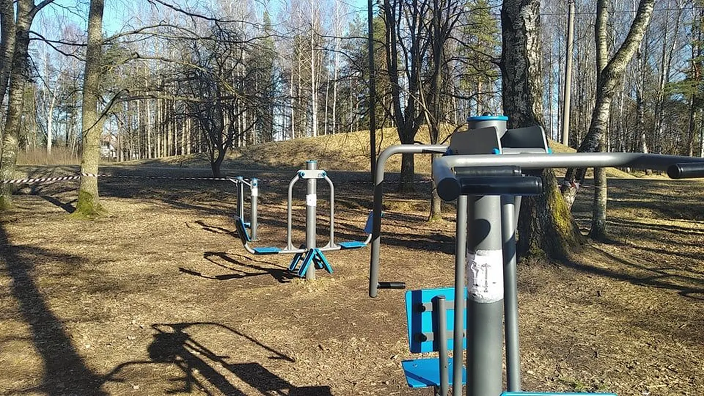 Tolli metsa välijõusaal