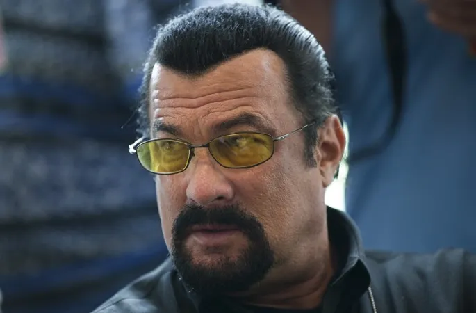 Stiven Sigal jinsiy zoravonlikda ayblangan