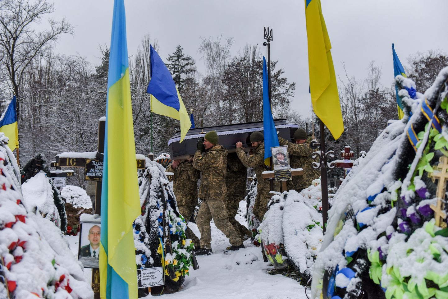 Ukraiņu karavīru bēres.