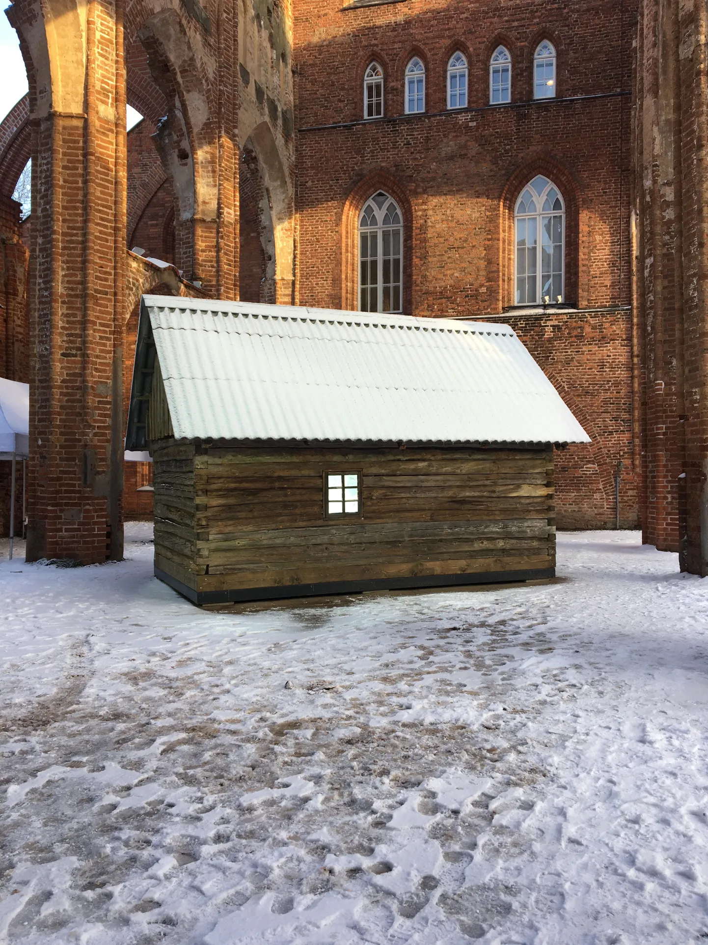 Suitsusaun Toomkiriku müüride vahel