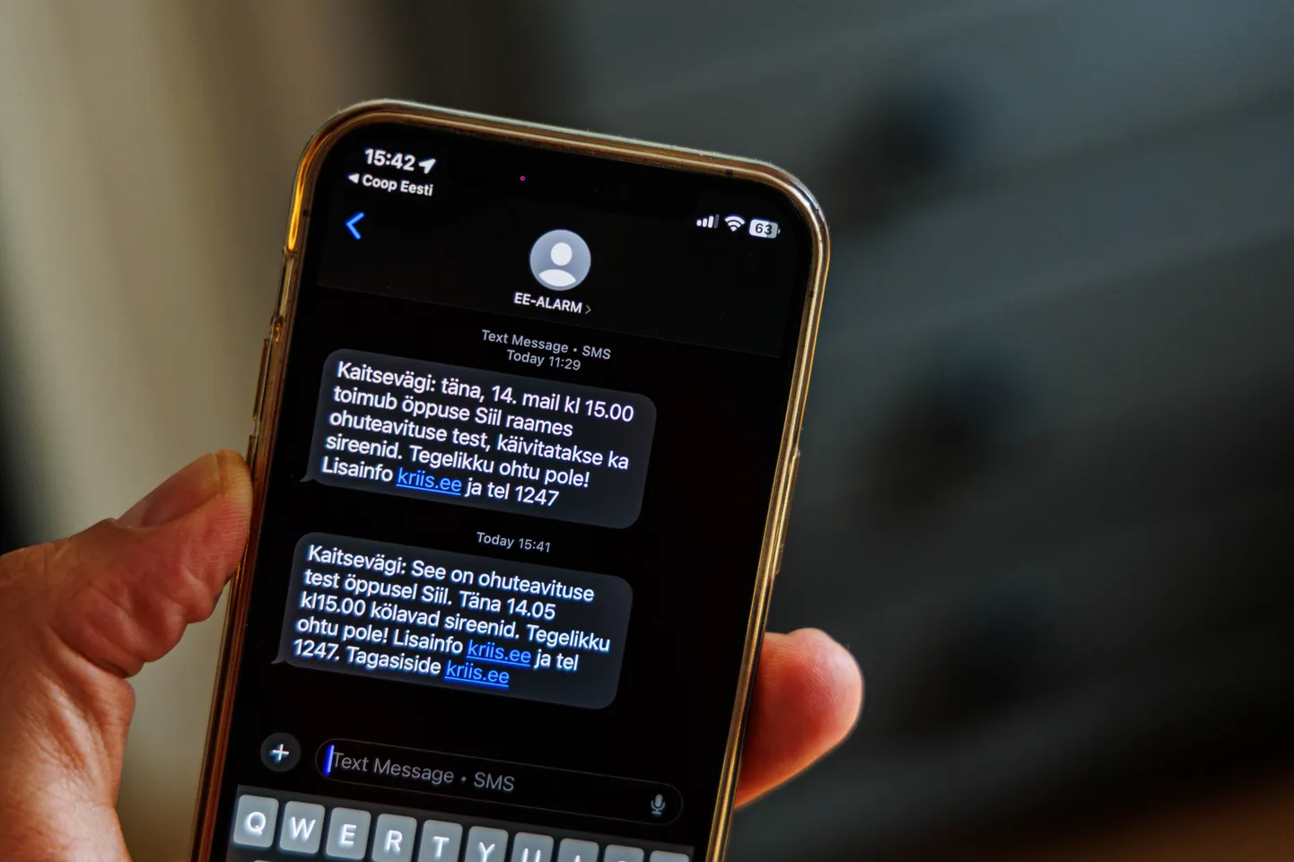 Riik saatis suurõppuse raames Eesti võrgus olevatele mobiilidele teavituse, mis sisaldas infot sireenide rakendumise kohta. Sõnumid saabusid inimestele aga ajanihkega. Nii saabus näiteks 15.41 sõnum, mis teavitas sireenist, mida oli oodata kella 15 ajal.