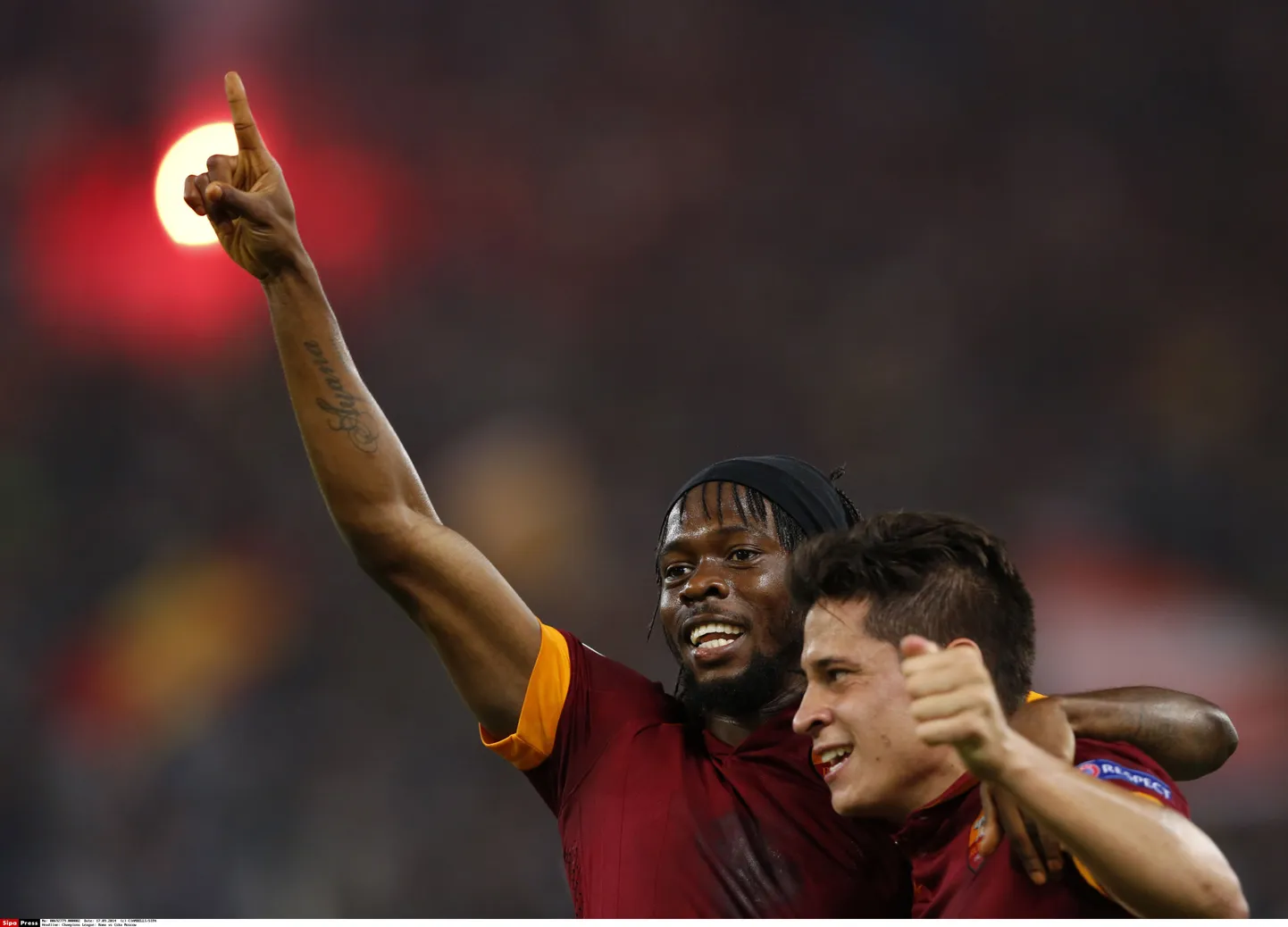 Gervinho (vasakul).