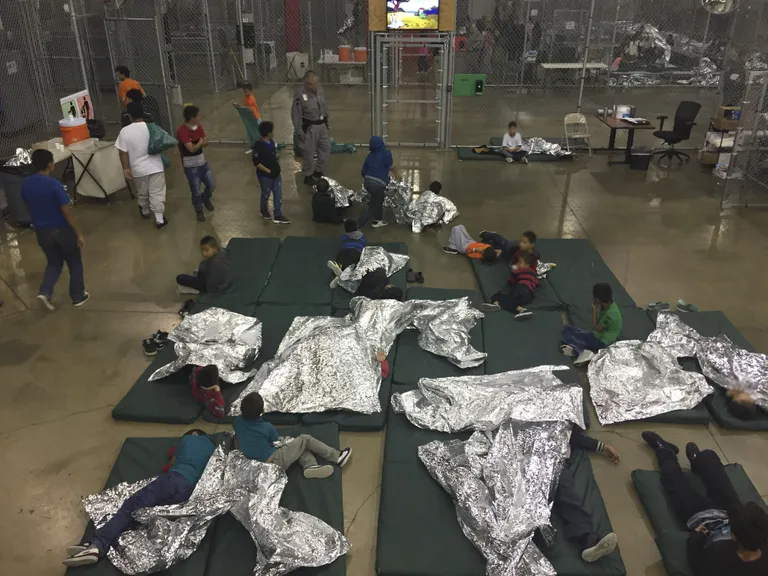 Lapsed McAlleni migratsioonikeskuses.