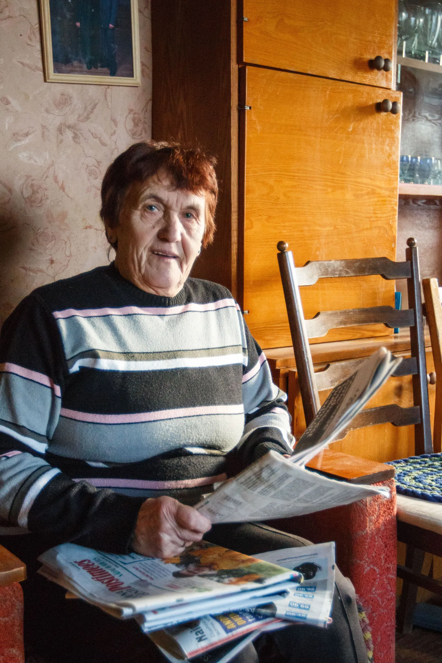 Maie Käämer on suur lugemishuviline ning koju käib tal lausa viis-kuus väljaaannet, mis ta kõik leht-lehelt ka läbi loeb.