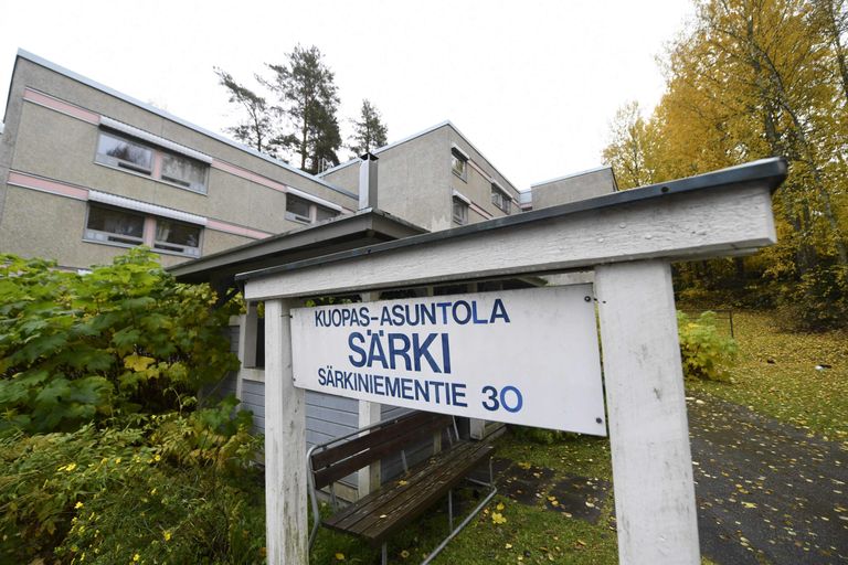 Kuopios Särkiniemis asuv ühiselamu, kus kahtlustatav elas.