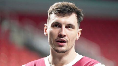 Latvijas basketbola izlasei šovakar pārbaudes spēlē nevarēs palīdzēt Kurucs un Čavars