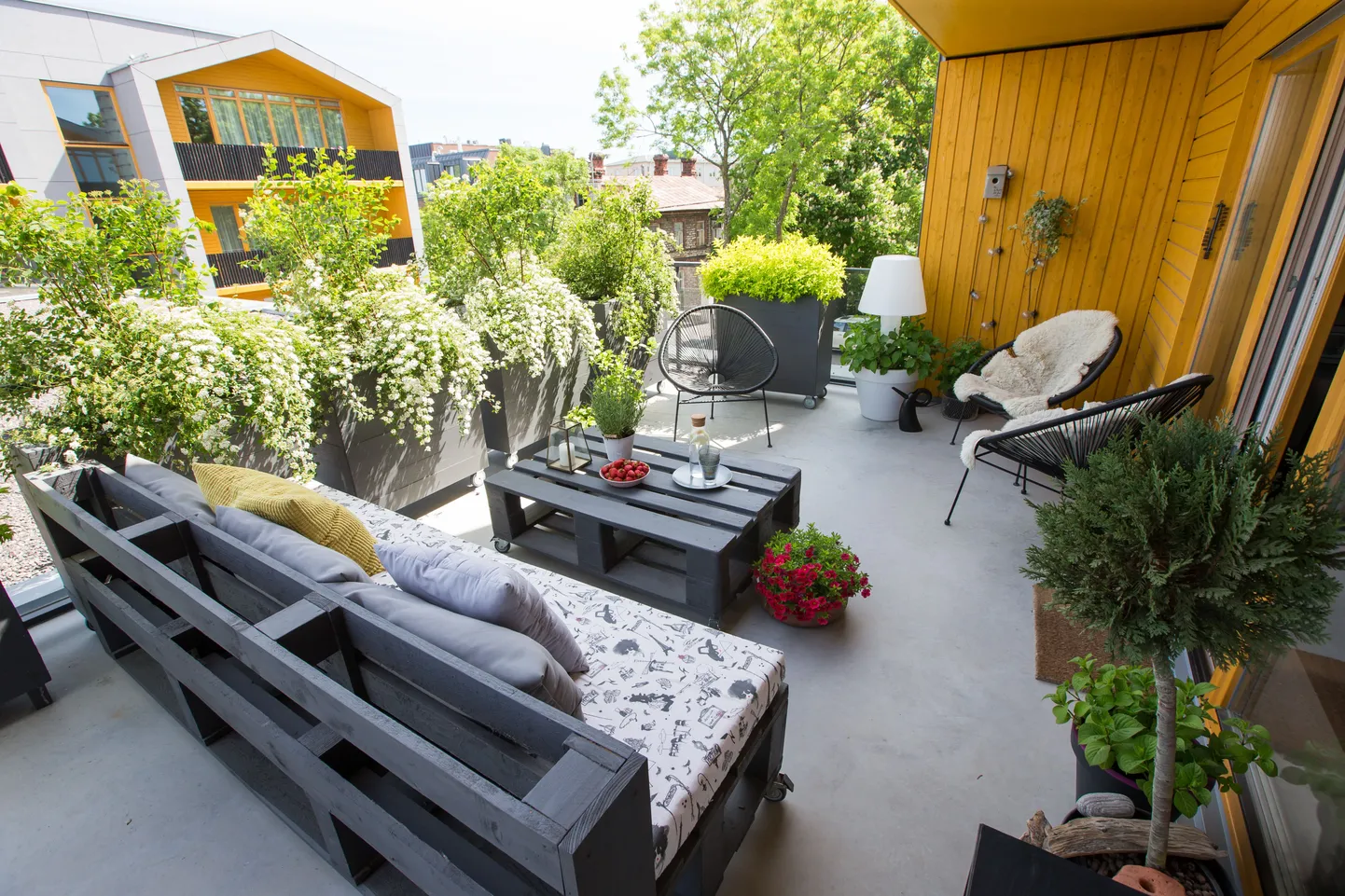 16JUN17 : Tallinn, Eesti
Pildil hubane terrass
FOTO: GEORG KÕRRE/POSTIMEES