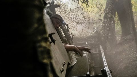 Ukrainā krievu drona uzbrukumā nogalināts franču fotožurnālists