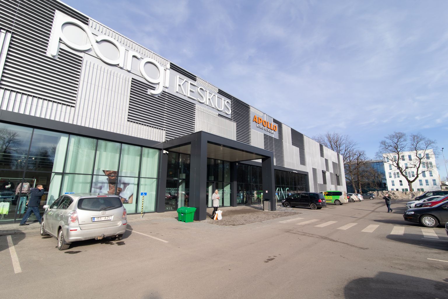 Ida-Virumaa üks suuremaid kaubanduskeskusi on Jõhvis asuv Pargi keskus. Alates 3. maist saavad seal taas uksed avada kõik kauplused. Kino jääb esialgu suletuks.