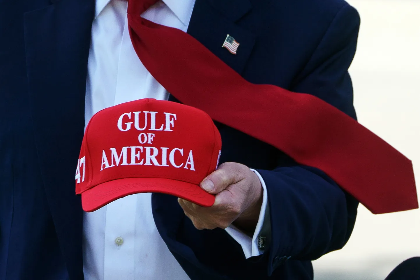 Ameerika Ühendriikide president «Ameerika lahe» nokamütsiga.
