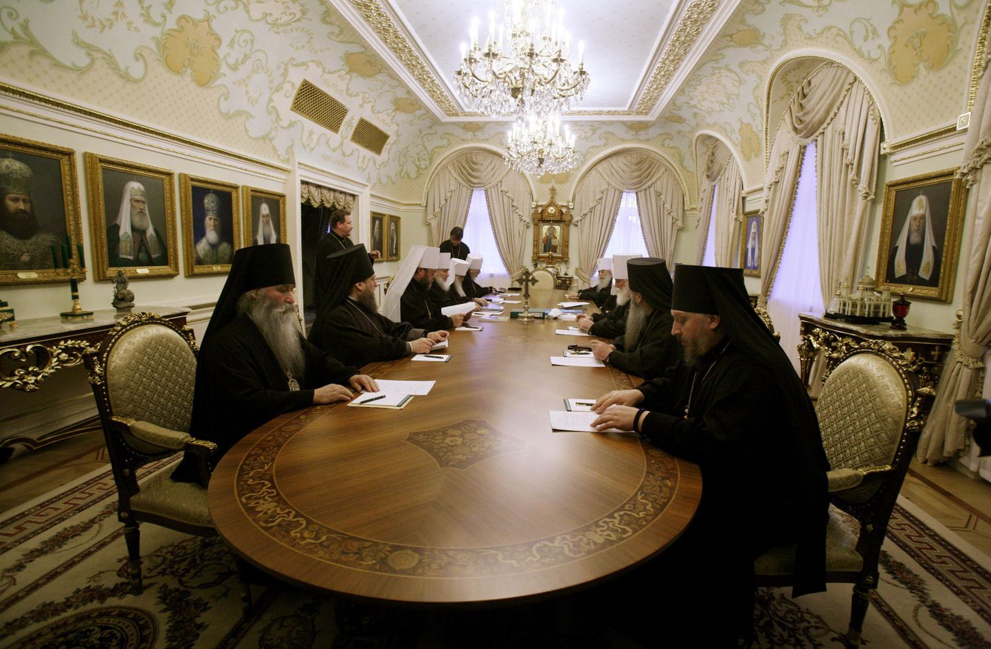Vene õigeusukiriku püha sinod valimas Peredelkino residentsis patriarhi kohusetäitjat.