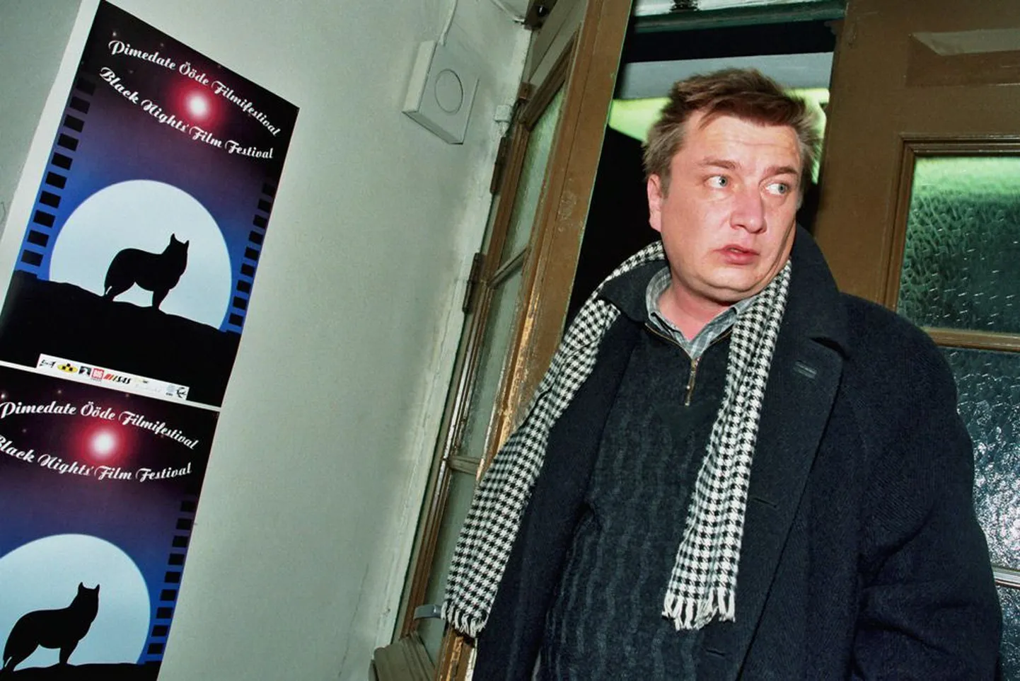 Soome filmihiid Aki Kaurismäki siseneb Tallinna Kinomaja saali. On esimese PÖFFi aeg, 1997. aasta.