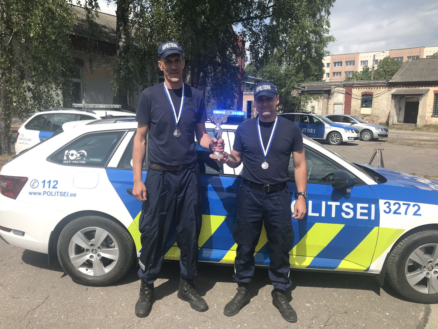 Lääne prefektuuri vabatahtlikud Aivar Kaus ja Mikko Kiisa saavutasid üleriigilisel abipolitseinike kutsemeisterlikkuse võistlustel teise koha.
