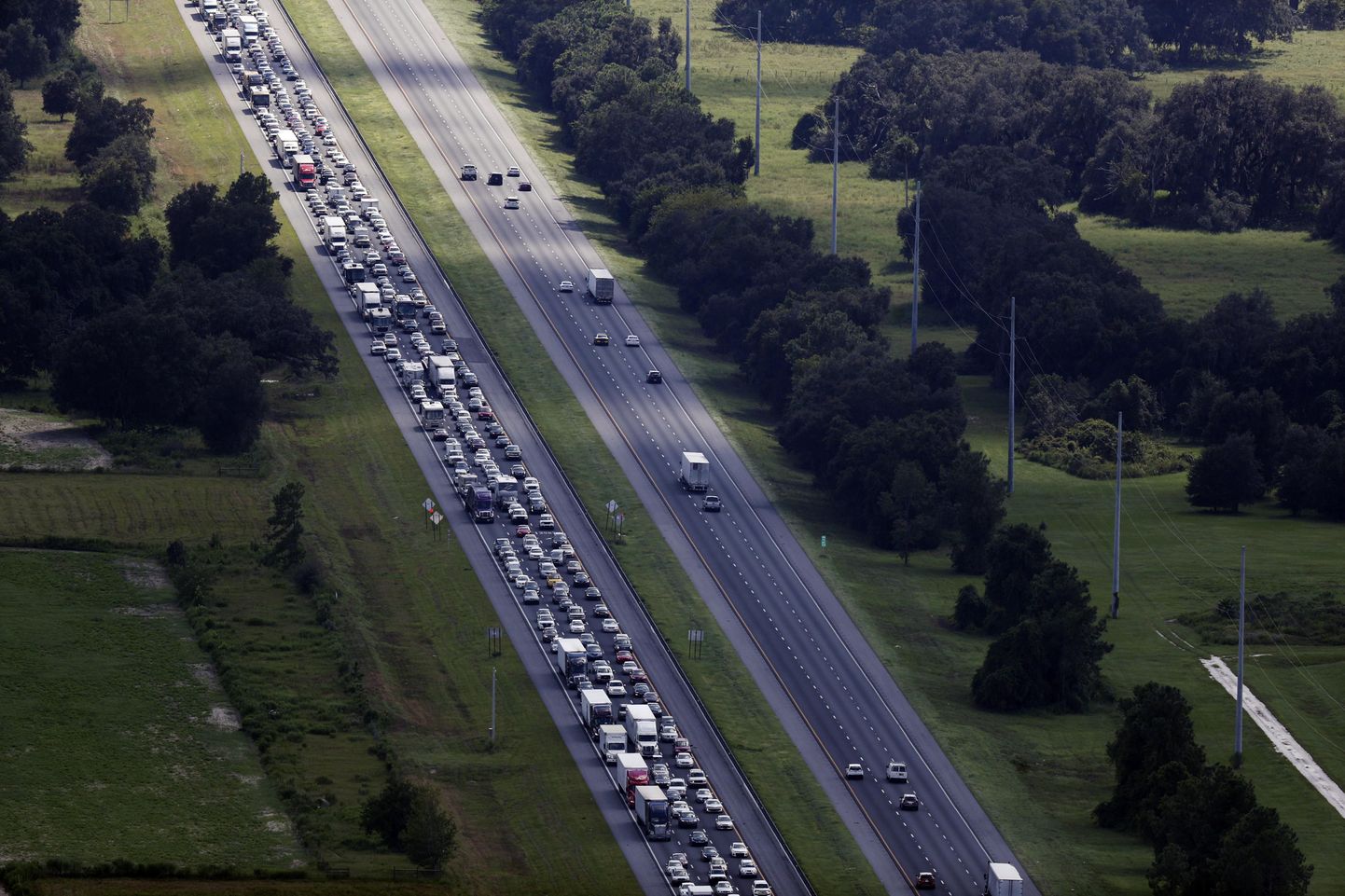 Ummik kiirteel I-75 Florida osariigis. Inimesed põgenevad orkaan Irma saabumise eest.