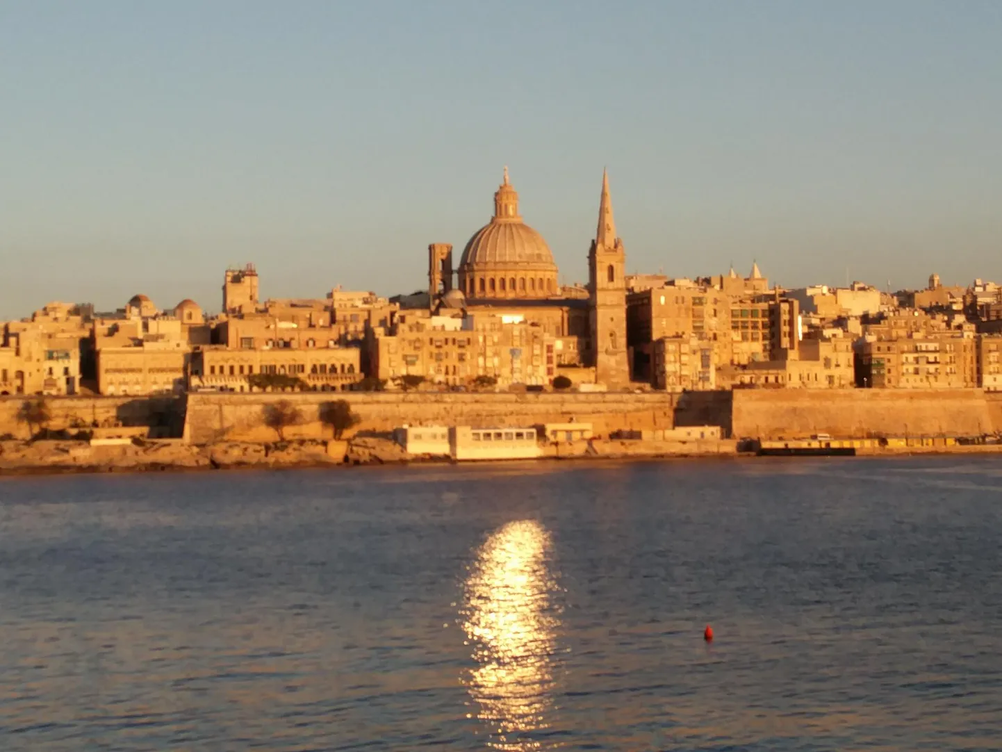 Malta pealinn Valletta näeb õhtuvalguses maaliline välja.