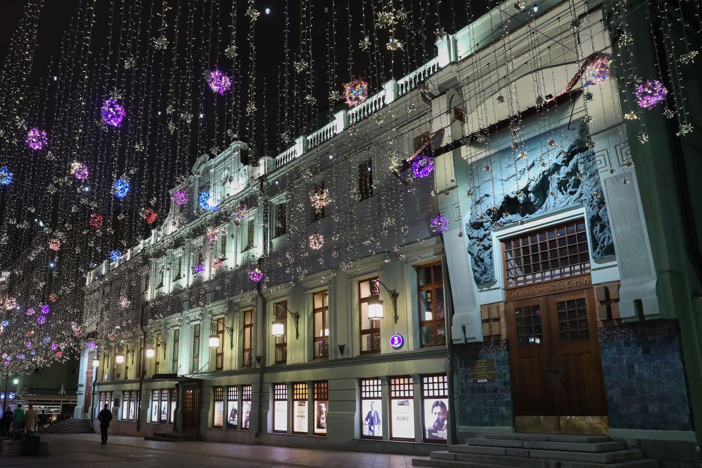 Театр Чехова в Москве зимой.