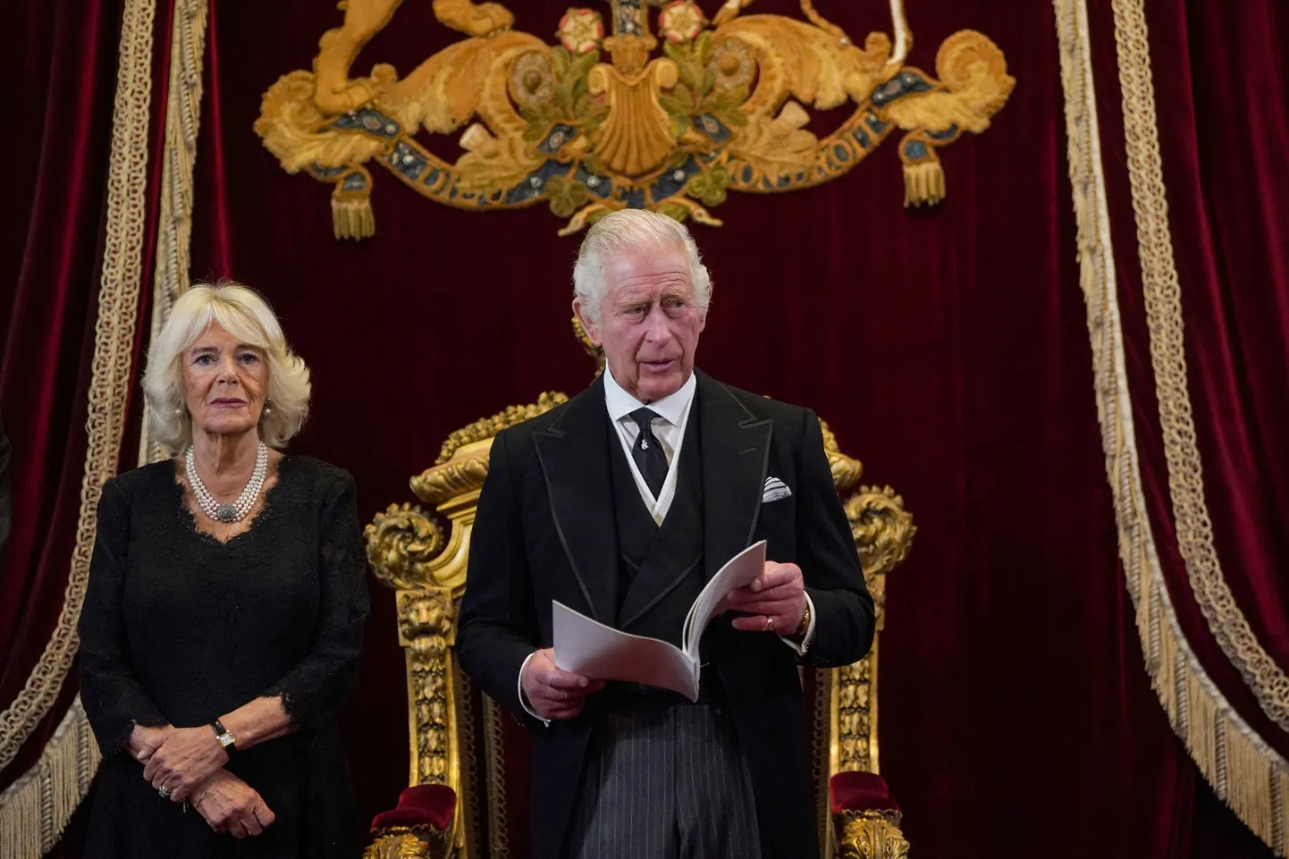 Совет престолонаследия на заседании в Сент-Джеймсском дворце в центре Лондона в субботу, 10 сентября, официально провозгласил Карла III новым королем Соединенного Королевства.