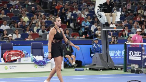 VIDEO ⟩ Sabalenka virutas reketi täiest jõust käest. Vedas, et pallipoiss pihta ei saanud