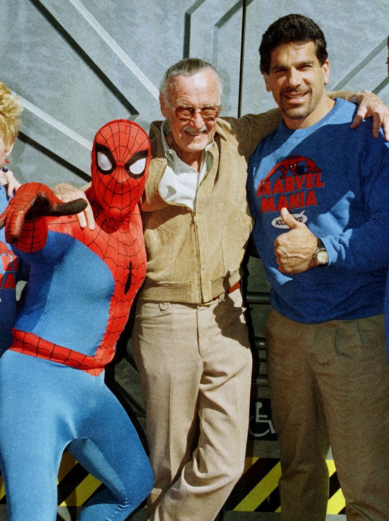 Stan Lee poseeris tänavu veebruaris koos Ämblikmehe ja teles Hulki kehastanud näitleja Lou Ferrignoga.