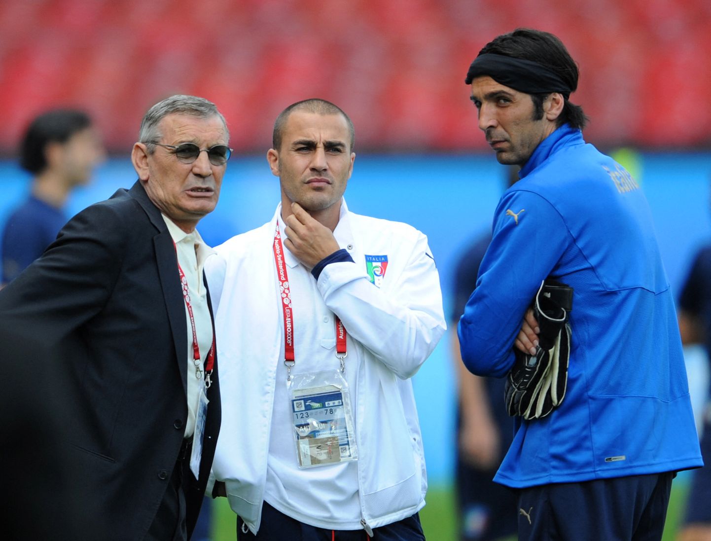 Luigi Riva (vasakul) koos endiste Itaalia koondislaste Fabio Cannavaro (keskel) ja Gianluigi Buffoniga (paremal).