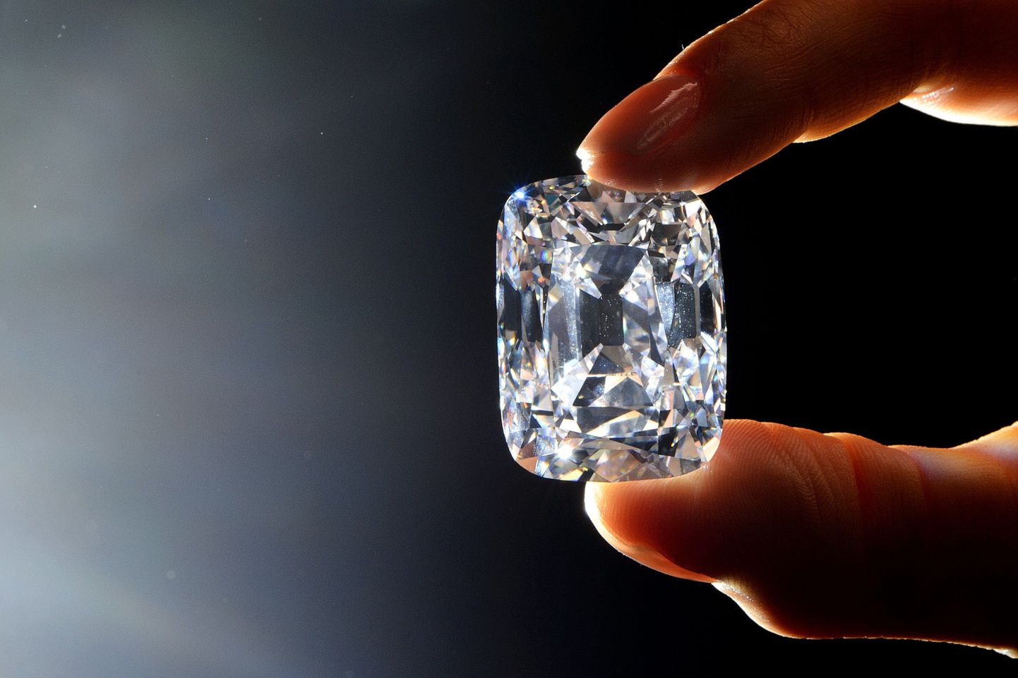 76,02 karaadine Krahv Josephi teemant.
