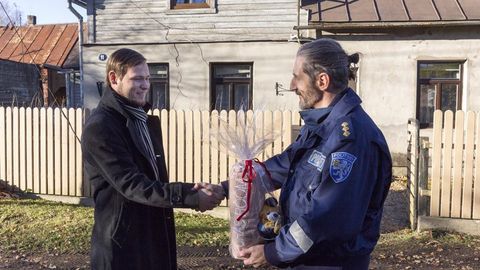 Фото: полиция поблагодарила жителя Эстонии, который помог маленькому ребенку вернуться домой 