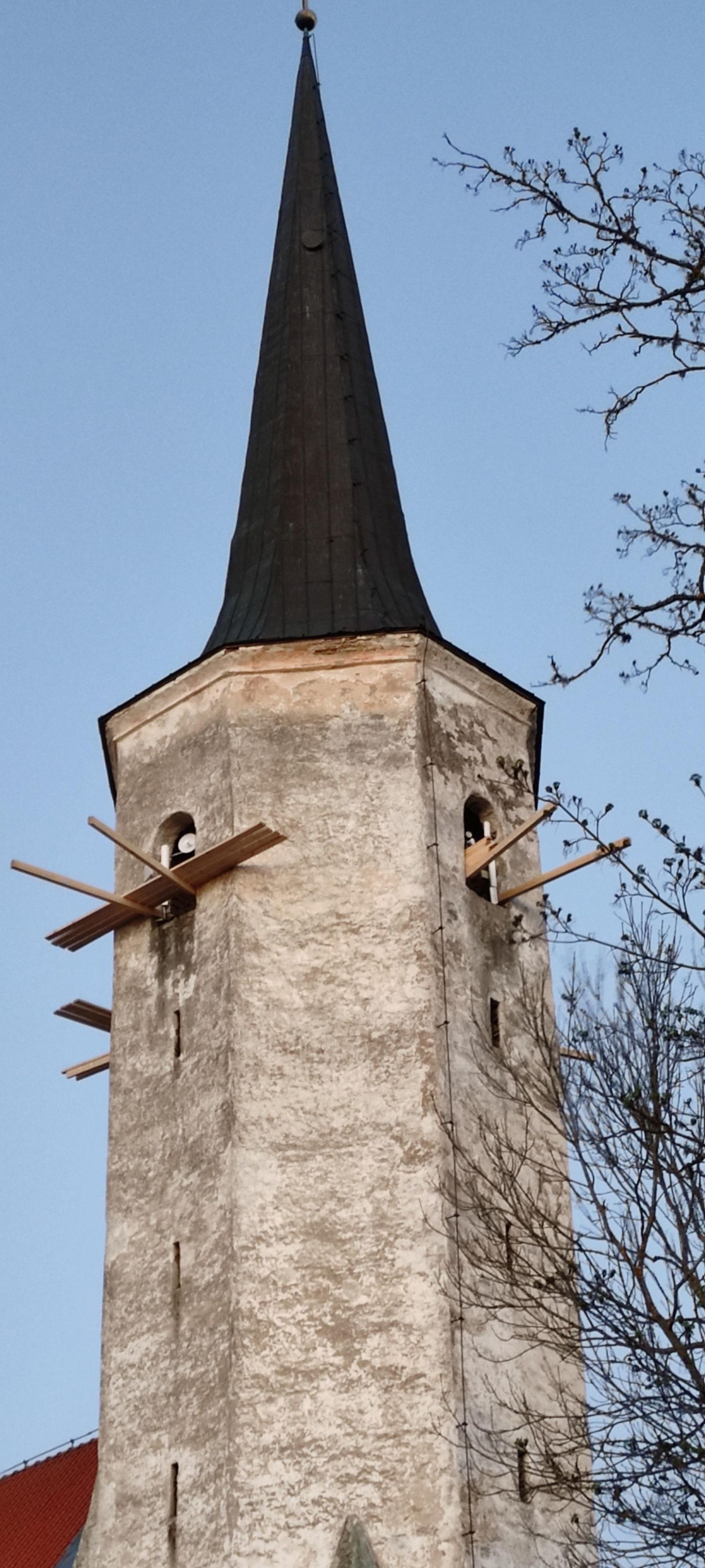 Haljala kiriku katuse remondi teine etapp.