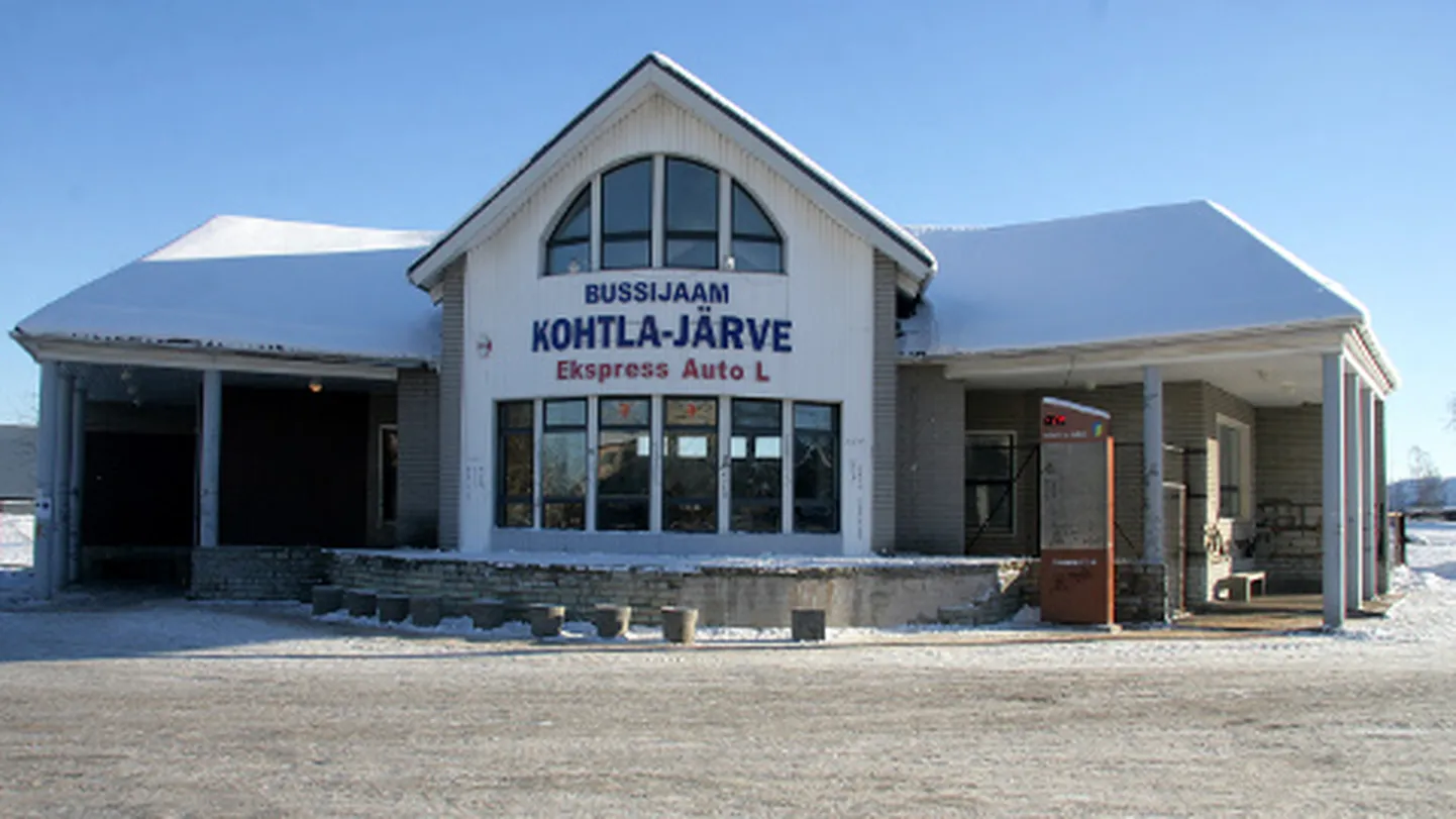 Kohtla-Järve bussijaama uus rentnik, nagu ka kõik varasemad, lubab hakata siin osutama kõiki sõitjatele ja vedajatele tarvilikke teenuseid. Praegu aga on siin külm, kõle ning pole ka ühtegi teenust.