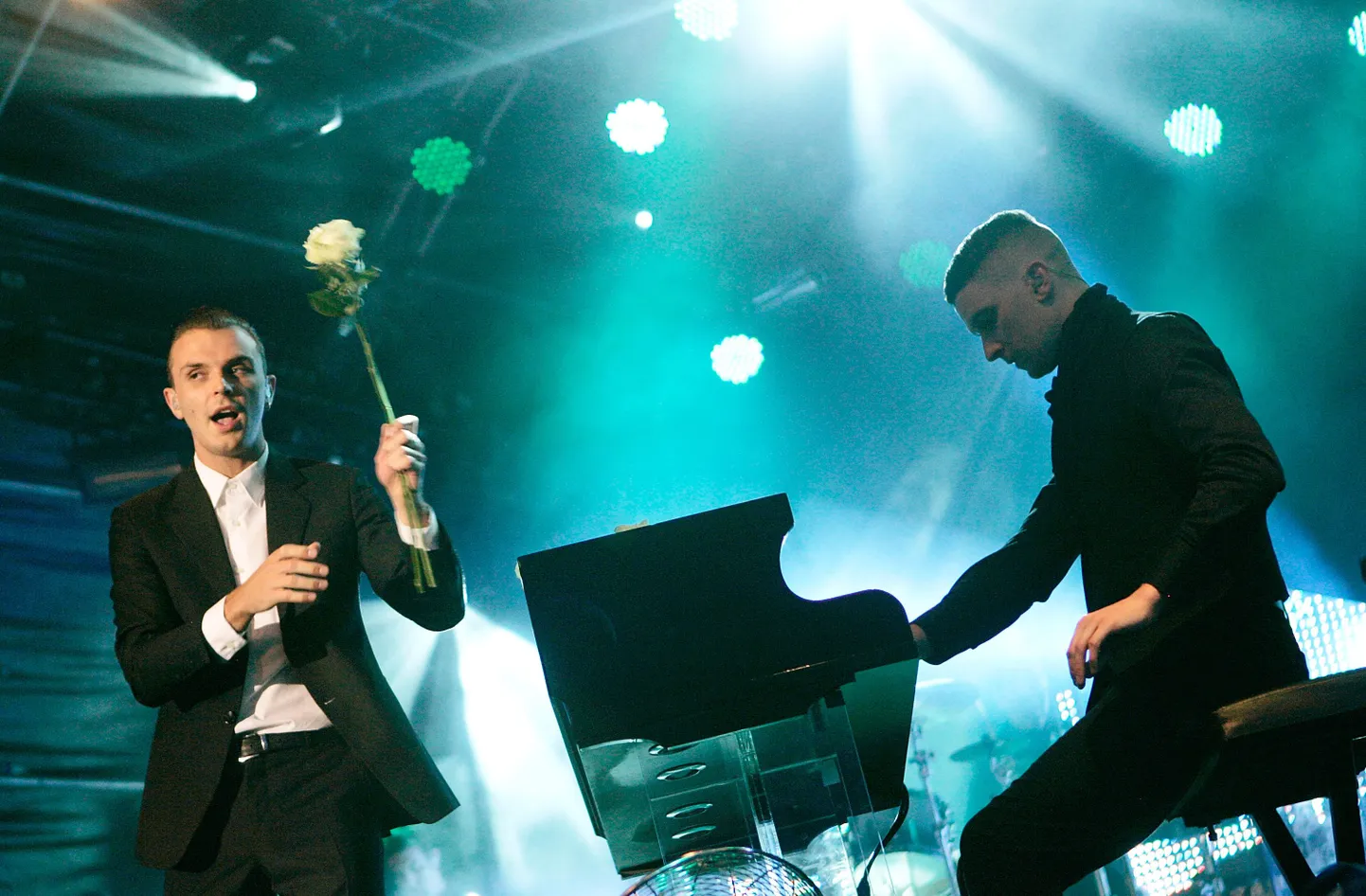 Дует Hurts.