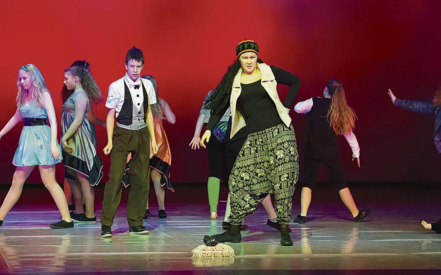 Hetk S-stuudio esinemisest tantsuga «Kingake» tunamullusel «Koolitantsu» festivalil