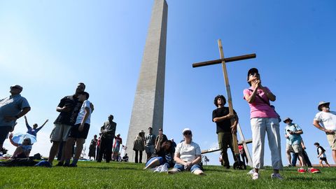 Valge Maja püüab massipalvusega taastada USA kristlikke juuri