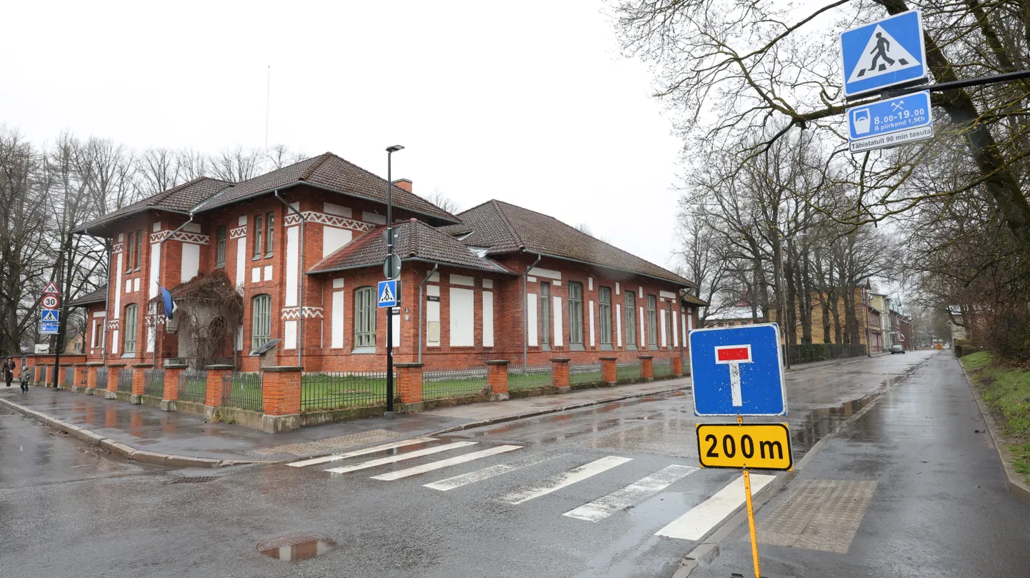 Eesti Üliõpilaste Seltsi hoone akende restaureerimiseks eraldati 30 000 eurot, kuigi taotletud oli 64 126 eurot.