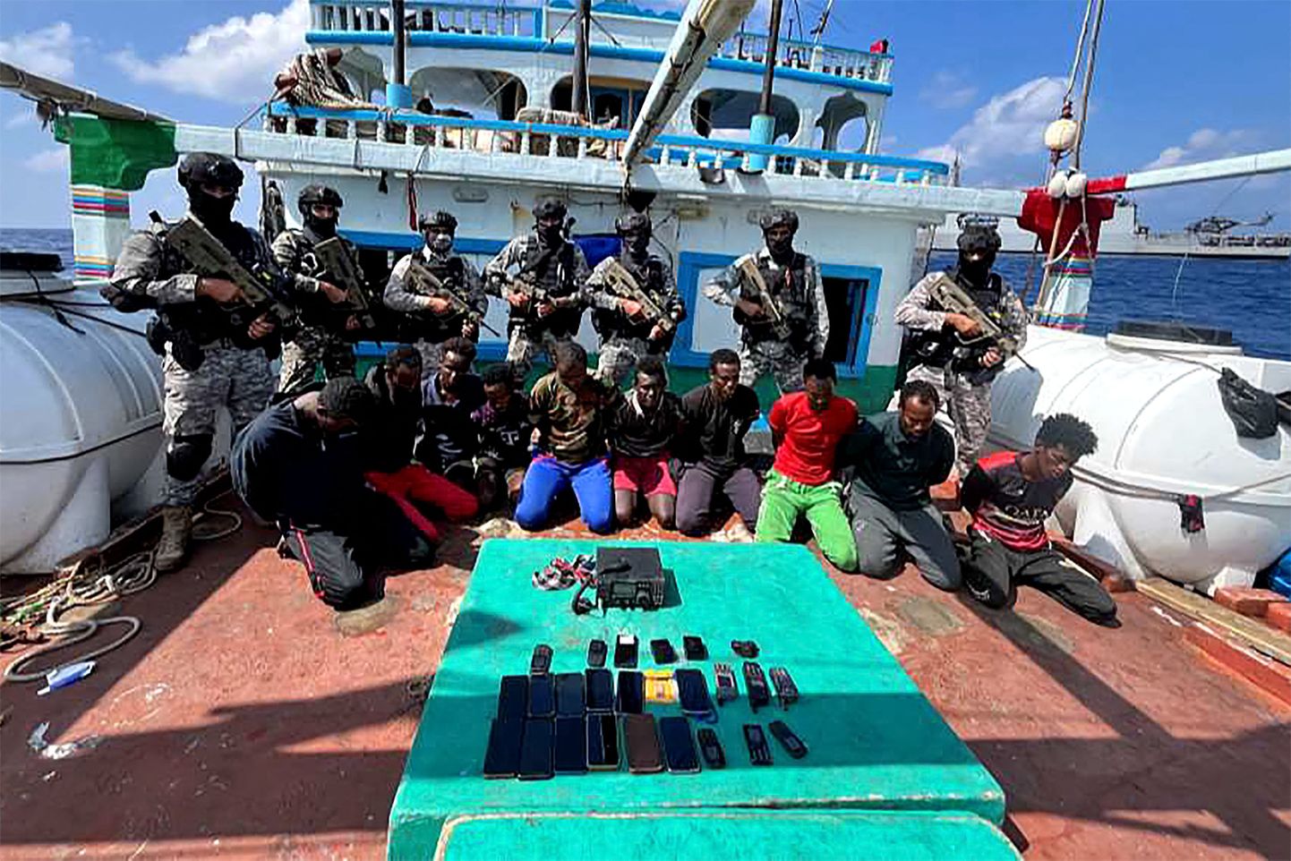 India merevägi vabastas 30. jaanuaril Iraani kalalaeva, mis oli varem Somaalia piraatide poolt hõivatud. Piraadid võeti kinni ning 19 Pakistani päritolu meeskonnaliiget vabastati.