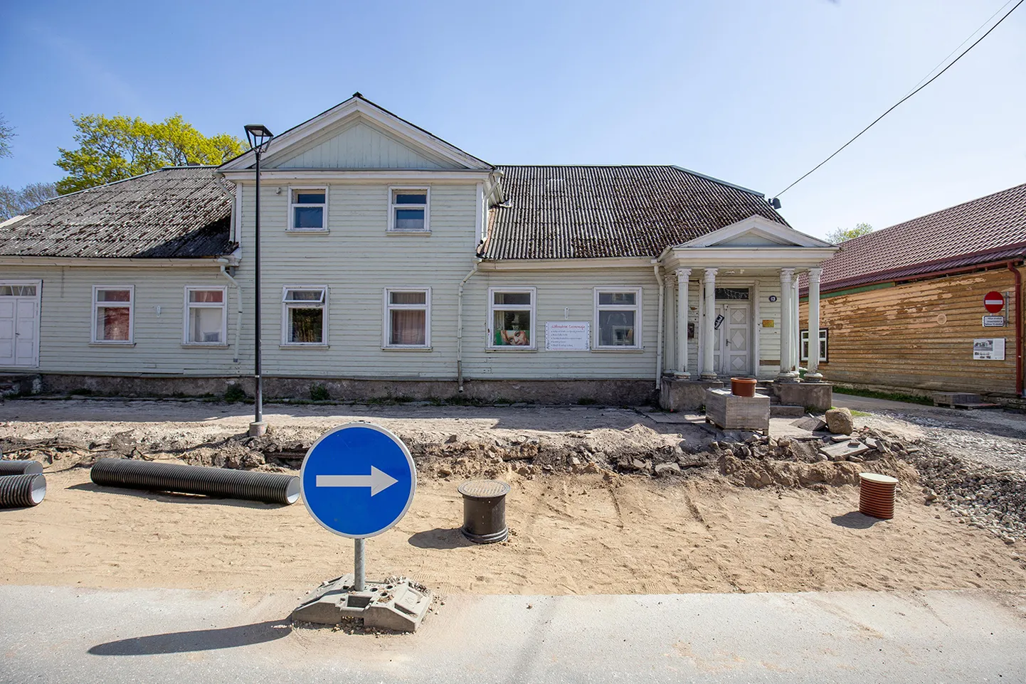 Teetööd Paides Tallinna tänaval. Maja number 13 eest maa seest tulid välja inimluud.