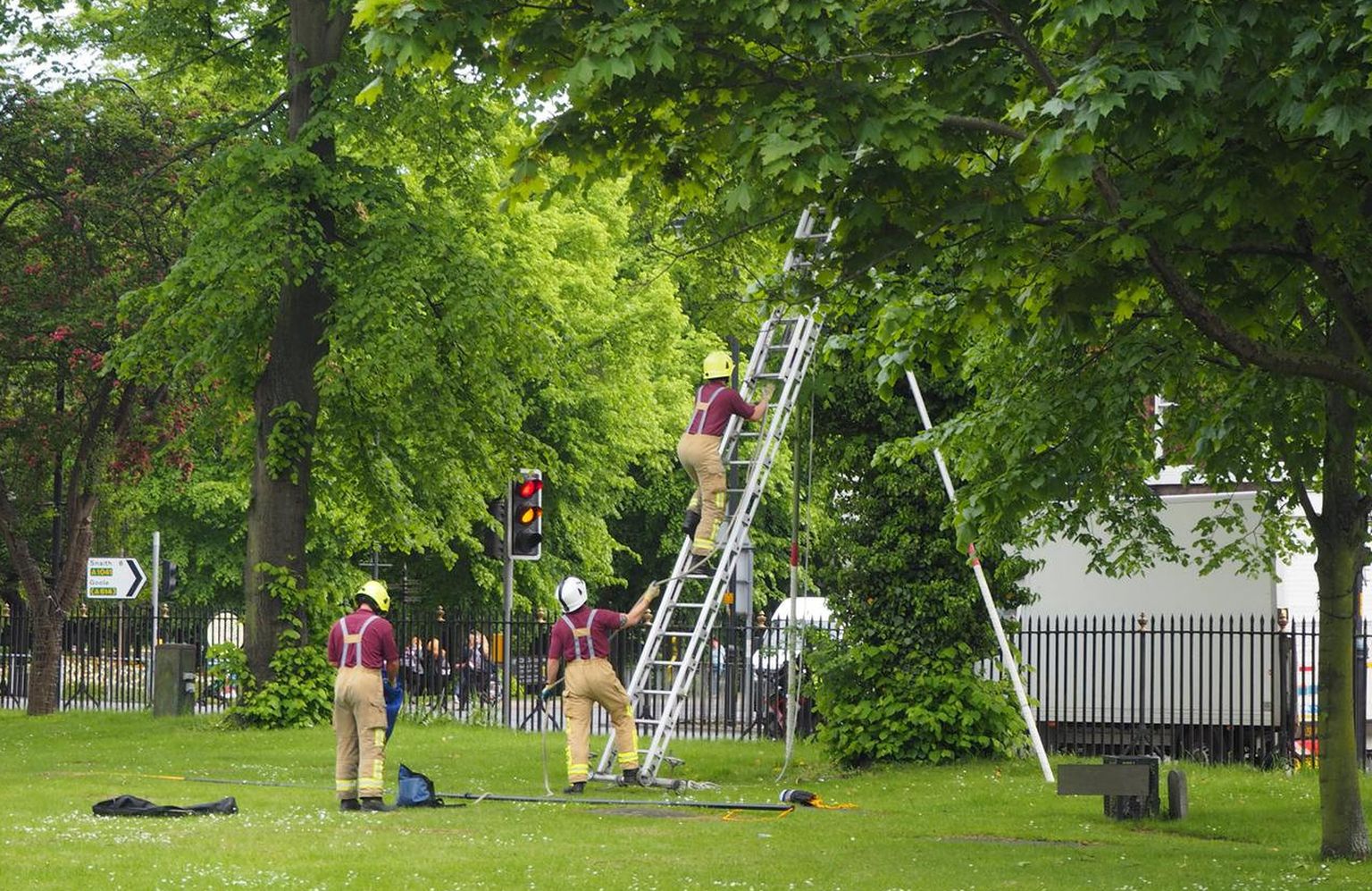 Tuletõrjujad päästmas turisti drooni puult