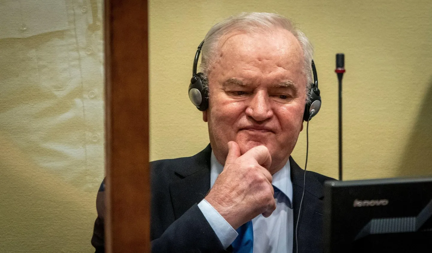 Bosnia serblaste armee endine ülem Ratko Mladić eile Haagis kohtu otsust kuulamas. Seni pole teada, kus 79-aastane sõjakurjategija eluaegset vangistust kandma hakkab.