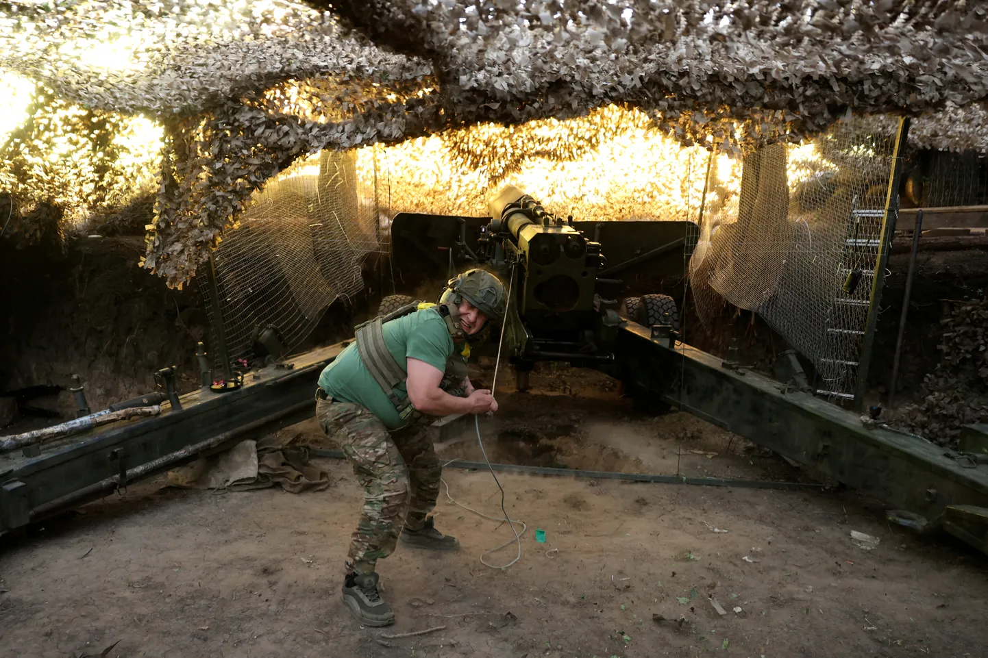 Ukraina suurtükiväelased Harkivi oblastis rindejoone lähedal.