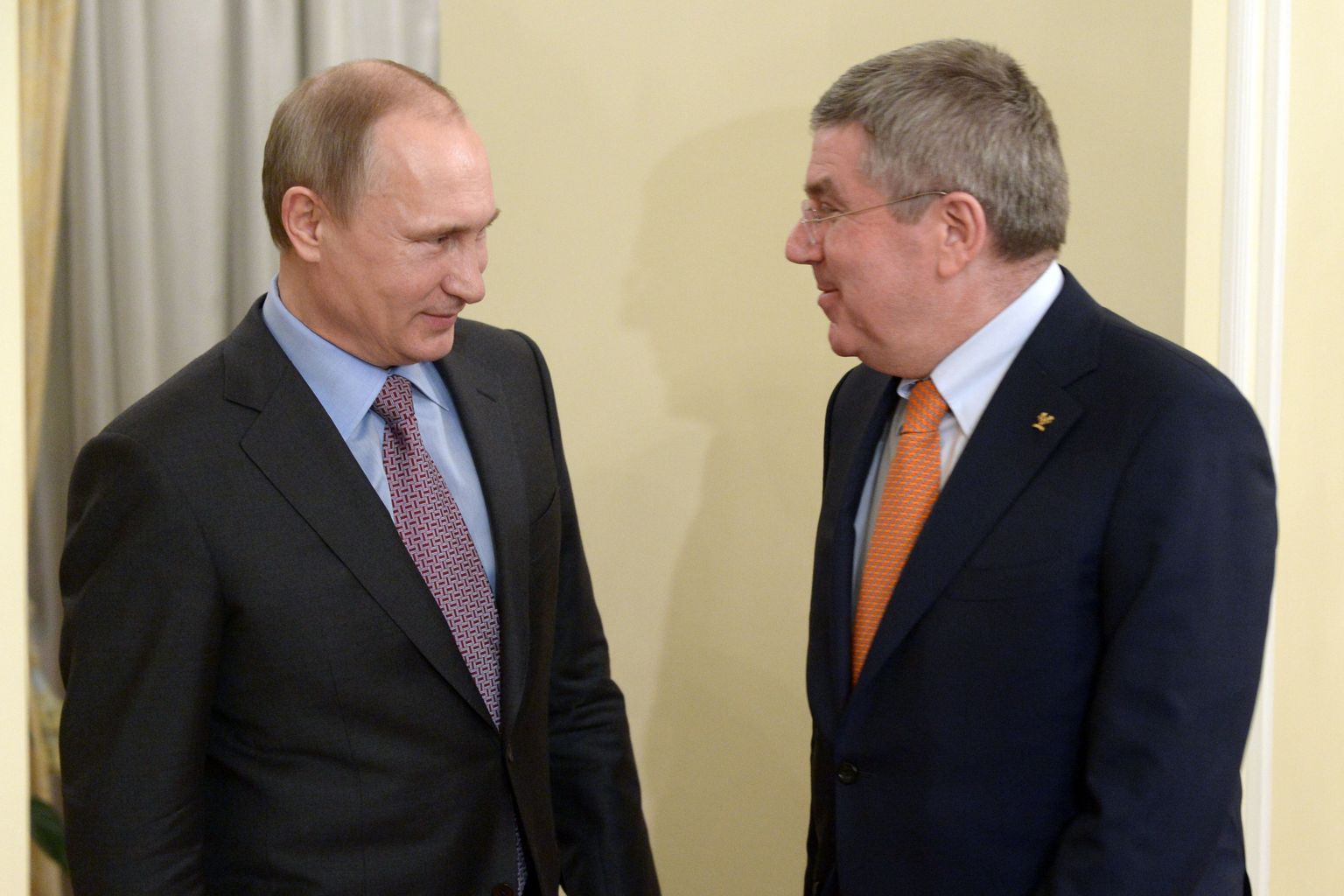 ROKi president Thomas Bach (paremal) kinnitab, et dopinguvastane võitlus käib täie hooga, Venemaa president Vladimir Putin tahab kodumaal läbi viia dopingureformi.